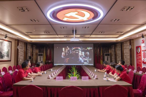 不忘初心跟黨走 踔厲奮進(jìn)向未來(lái)——東城“兩新”黨組織開(kāi)展慶“七一”系列主題活動(dòng)